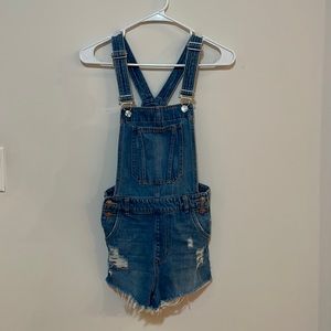 Super cute short overalls from H&M!